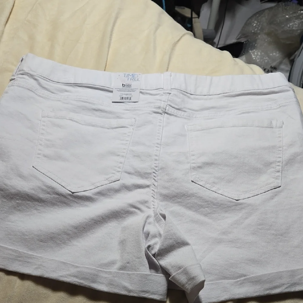 Time and Tru Classic White Shorts - Picture 2 of 6